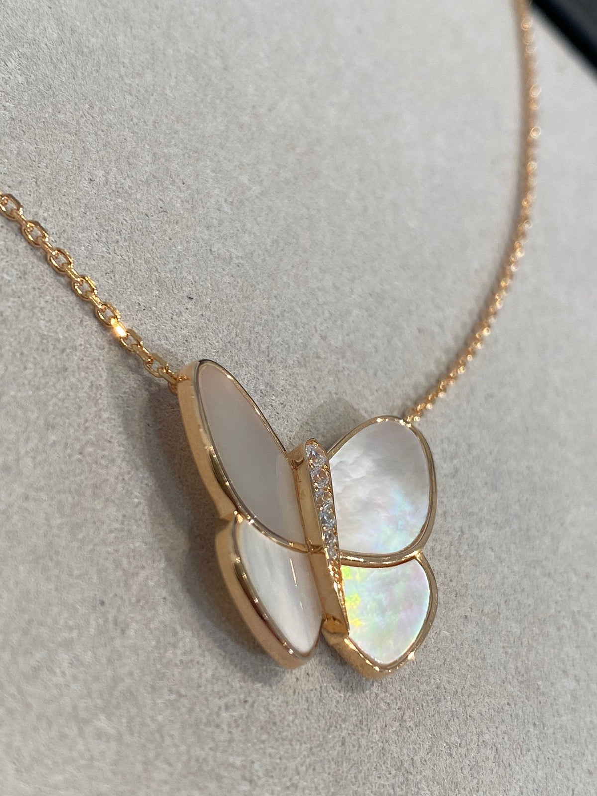 VCA BUTTERFLY GOLD MOP DIAMOND NECKLACE