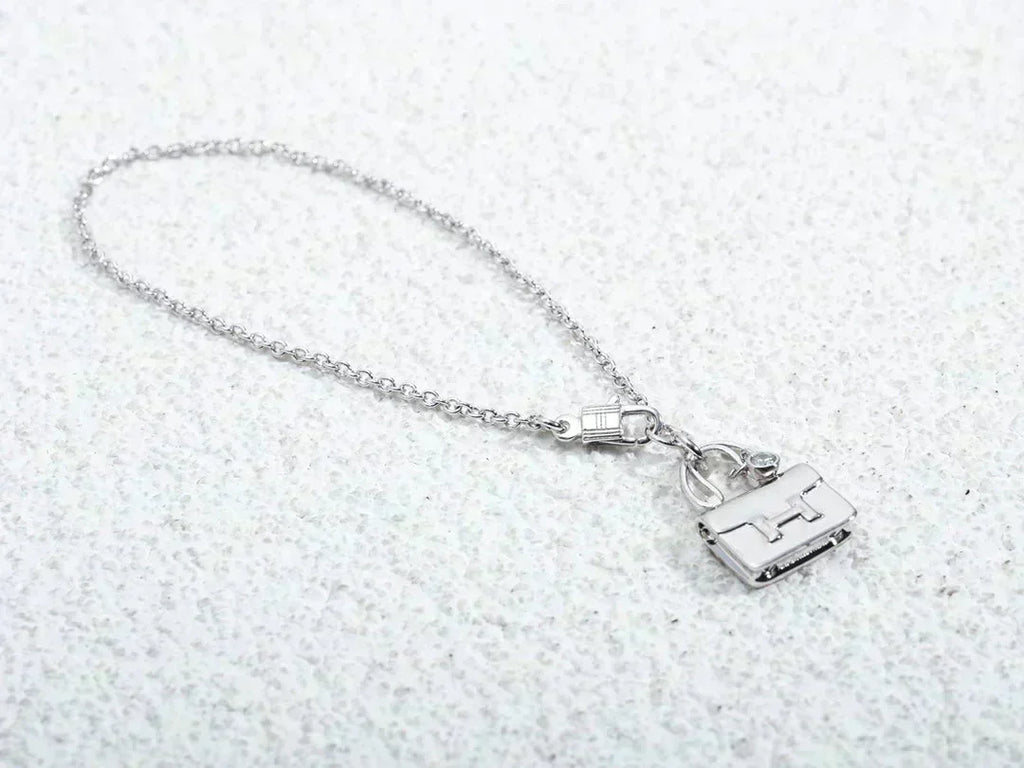 HERMES AMULETTE PEDANT SILVER NECKLACE