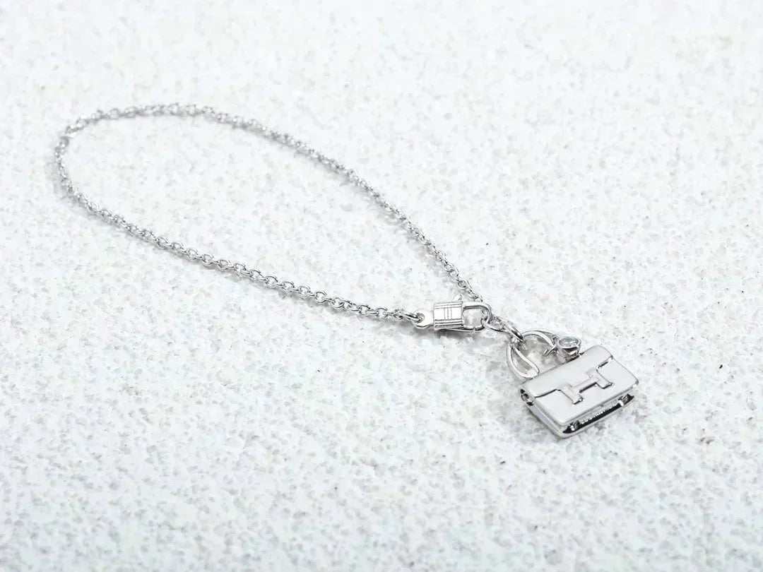HERMES AMULETTE PEDANT SILVER NECKLACE