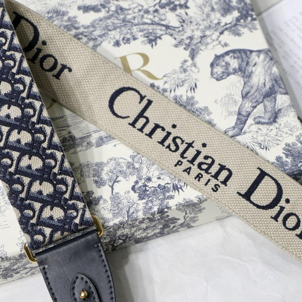 medium-dior-bobby-bag-3 Shoulder