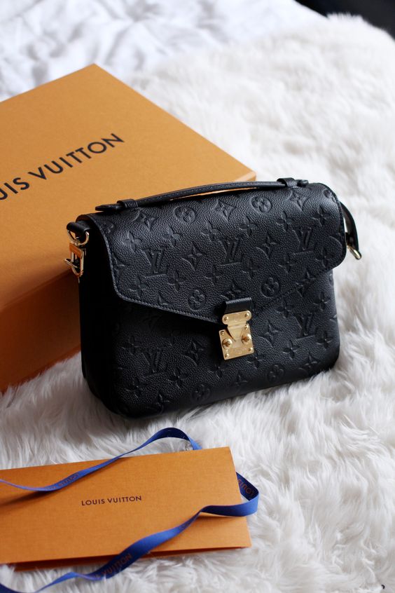 louis-vuitton-pochette-metis-bag Handle