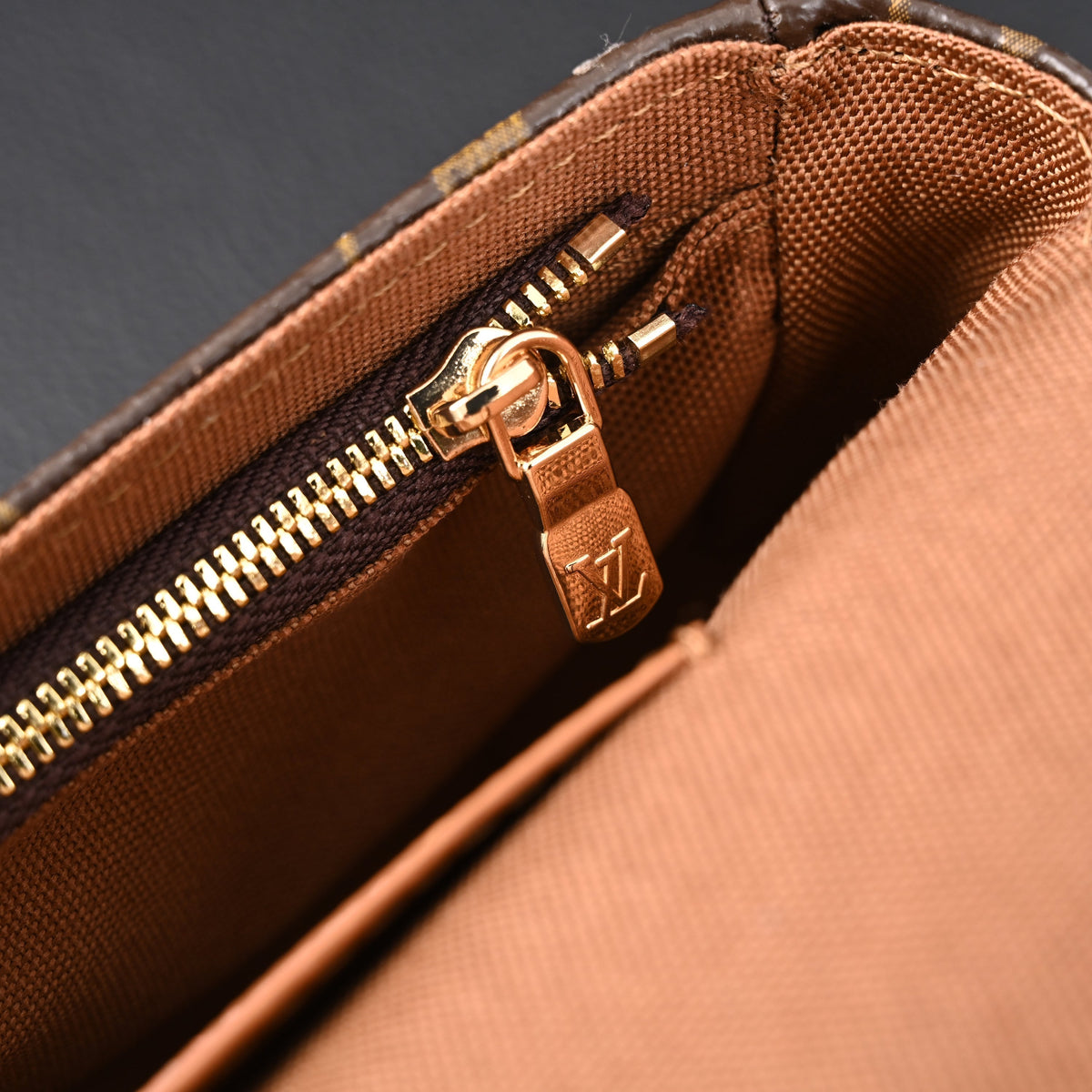 louis-vuitton-felicie-pochette-monogram-canvas-chain-wallet ohter
