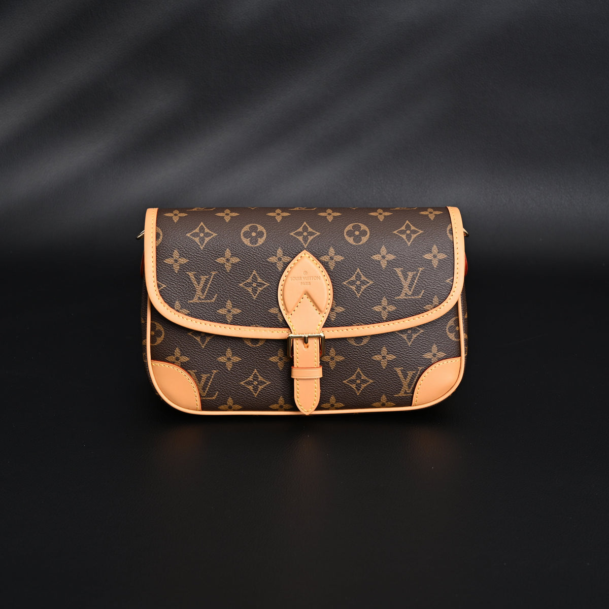 louis-vuitton-croissant-bag-monogram-canvas Shoulder