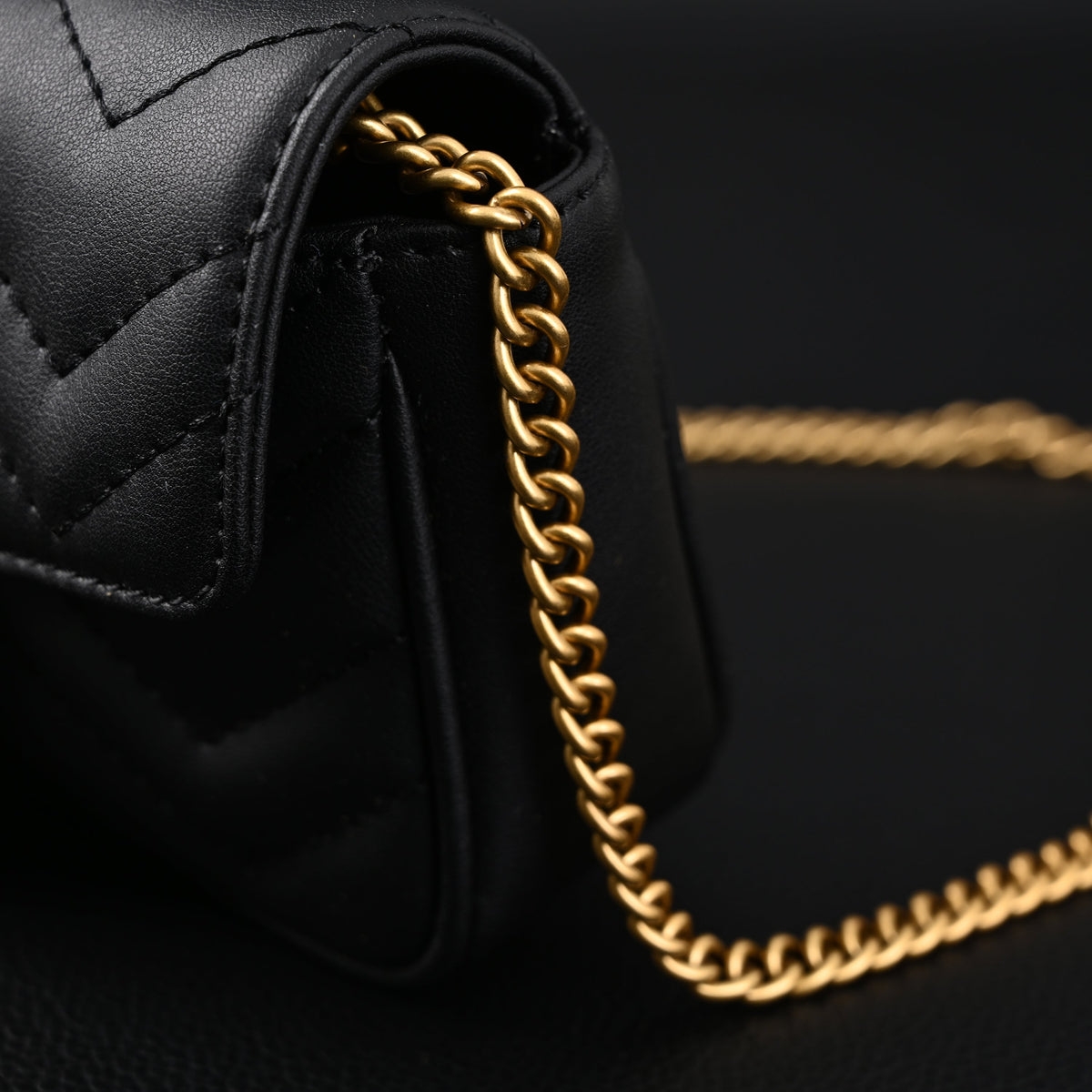gucci-gg-marmont-matelasse-mini-shoulder-bag-black-leather-with-gold-chain Crossbody