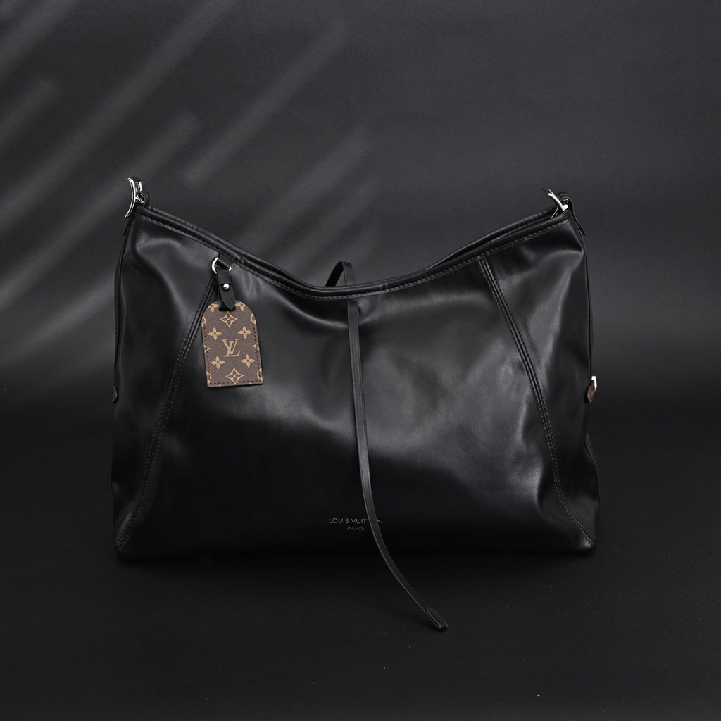 louis-vuitton-black-mahina-leather-hobo-shoulder-bag Tote