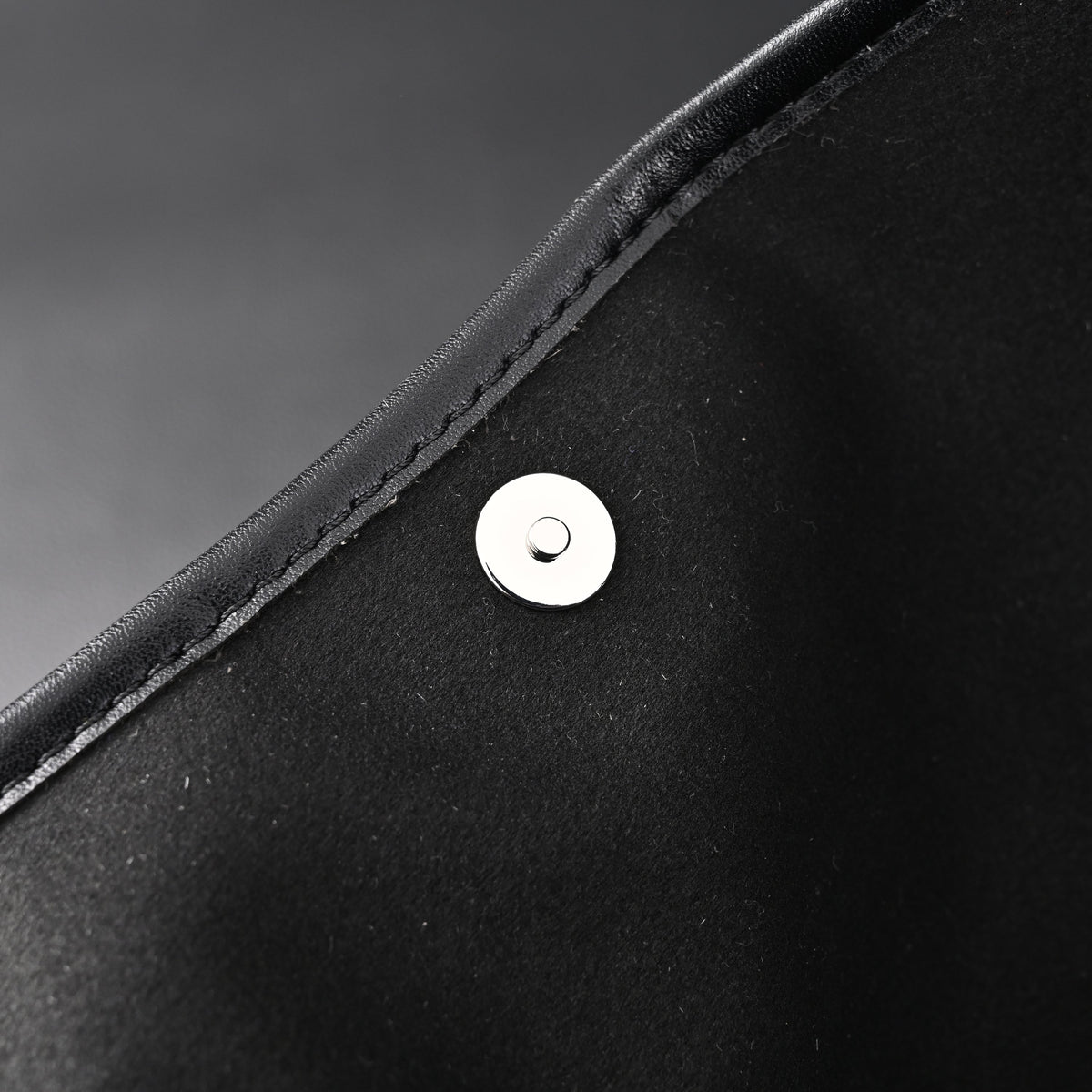 louis-vuitton-black-mahina-leather-hobo-shoulder-bag Tote