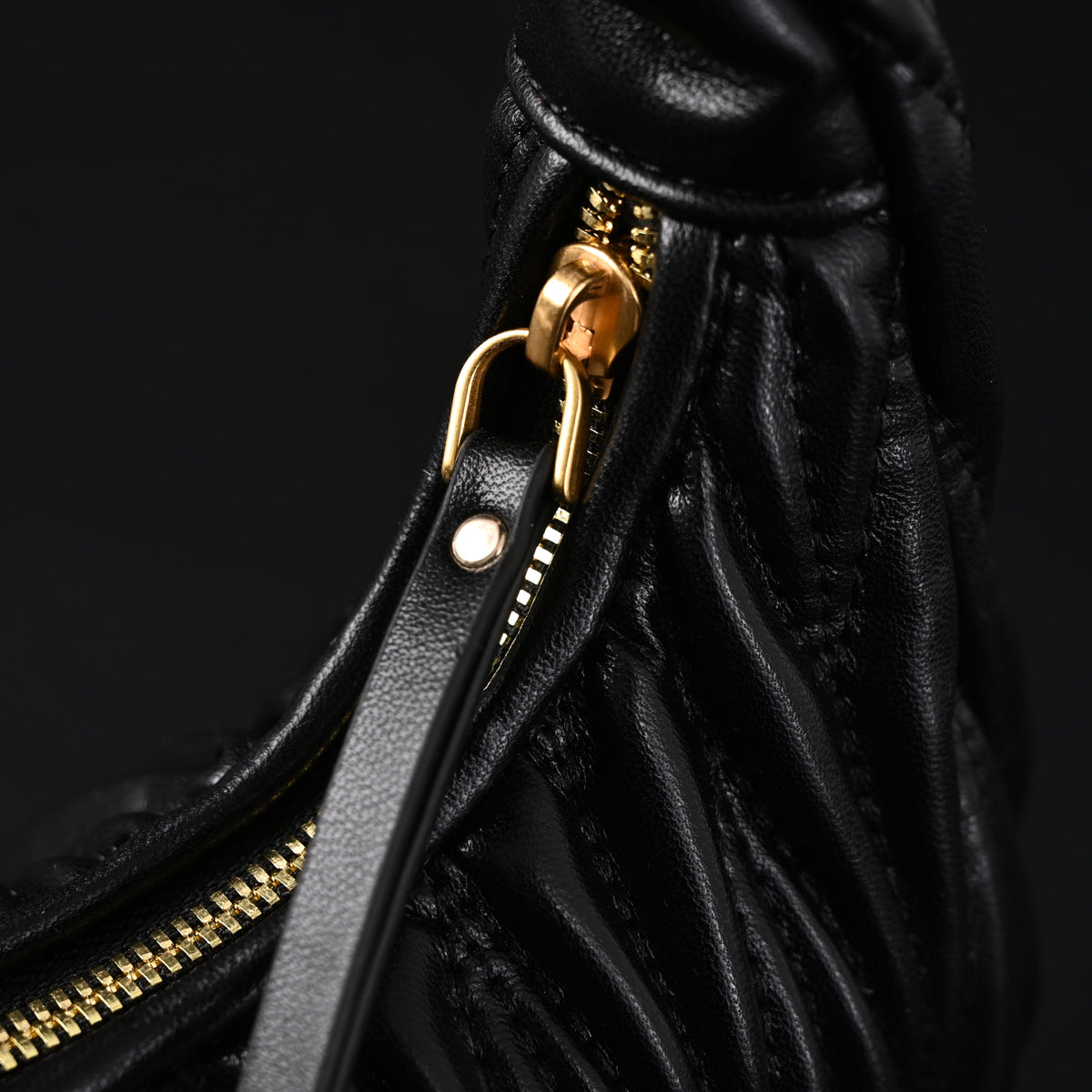 miu-miu-matelasse-leather-hobo-bag-black-with-gold-hardware Handle