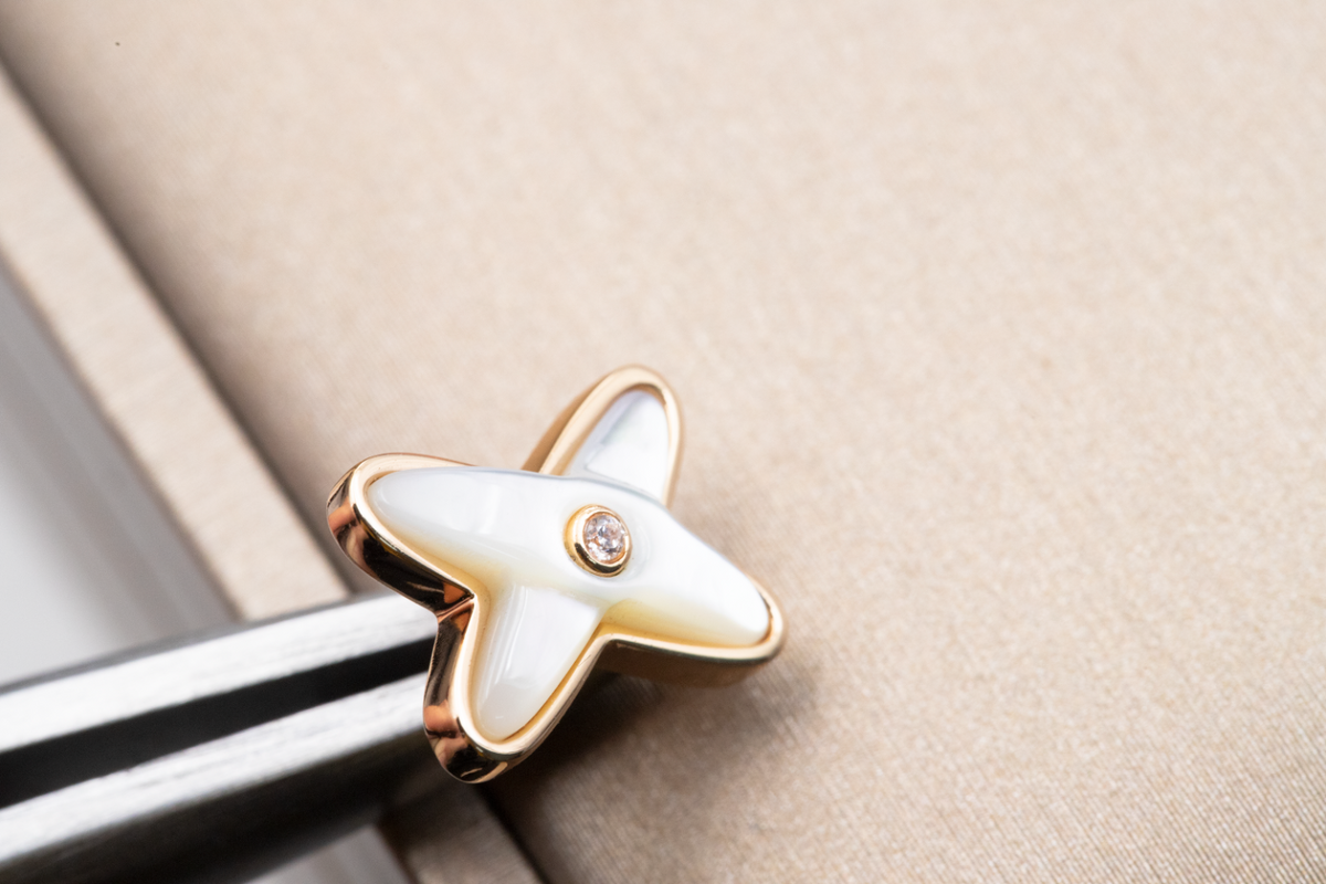 CHAUMET JEUX DE WHITE MOP PINK GOLD DIAMOND EARRINGS