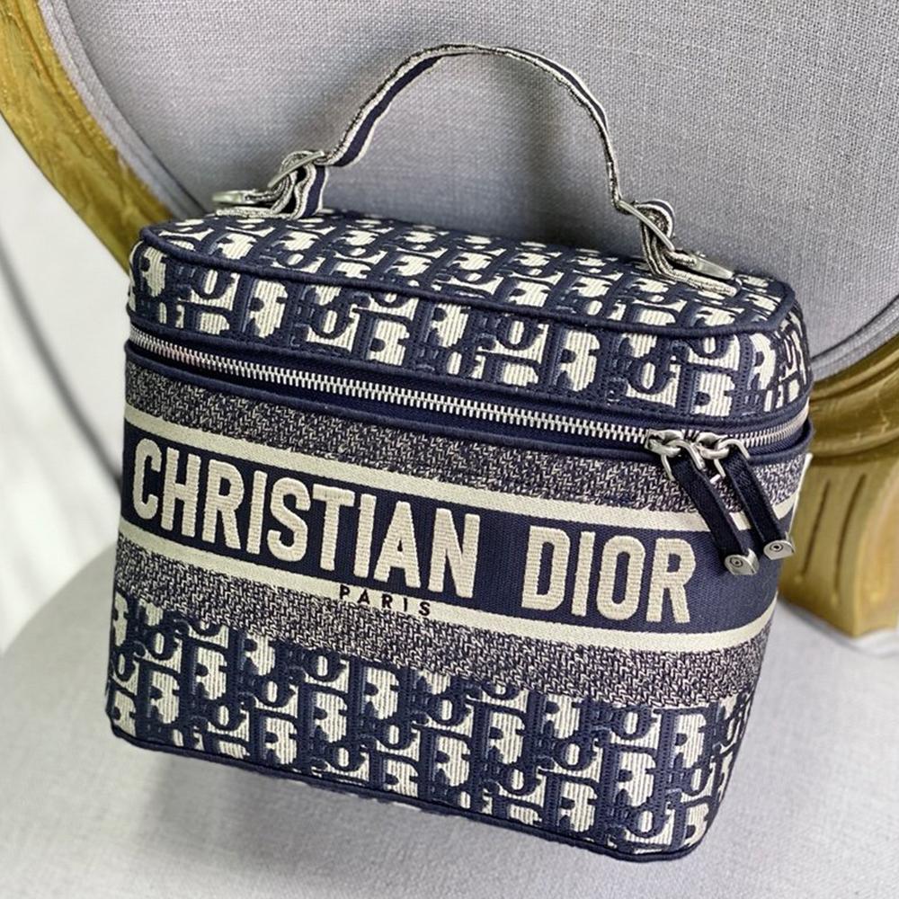 diortravel-vanity-case Handle