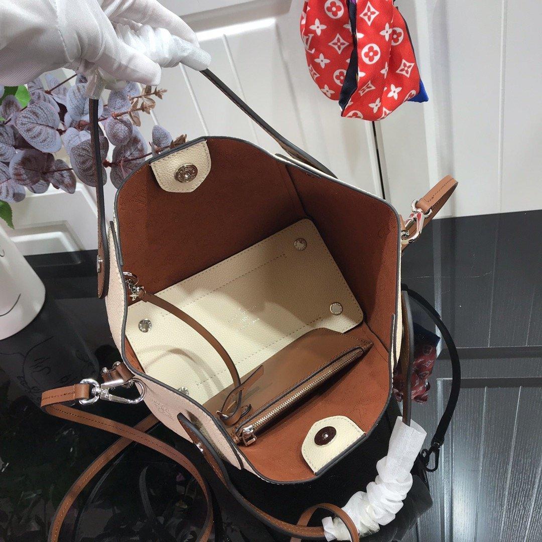 hina-pm-1 Tote