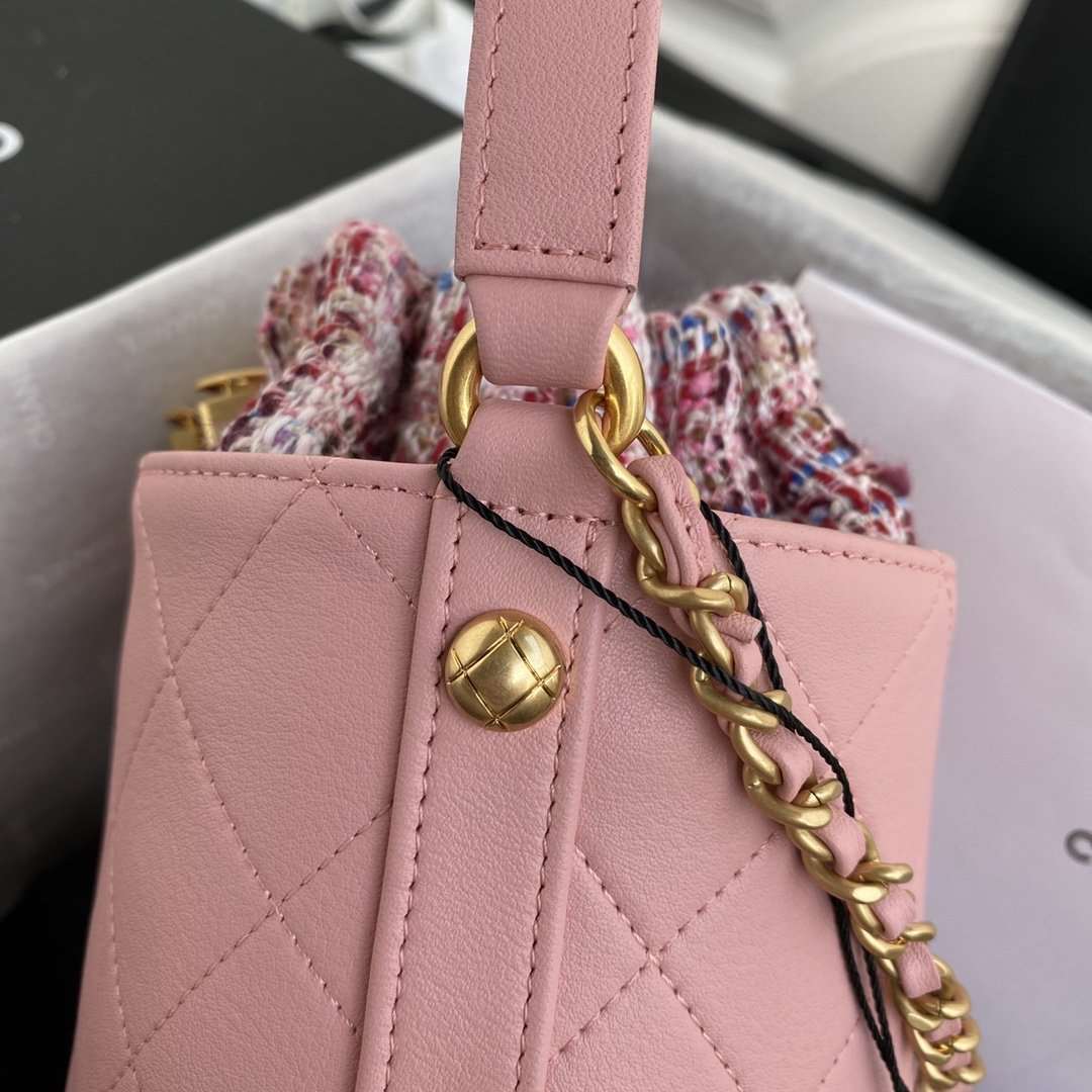 chanel-2020-tweed-soul-bucket-bag-pink-copy Handle