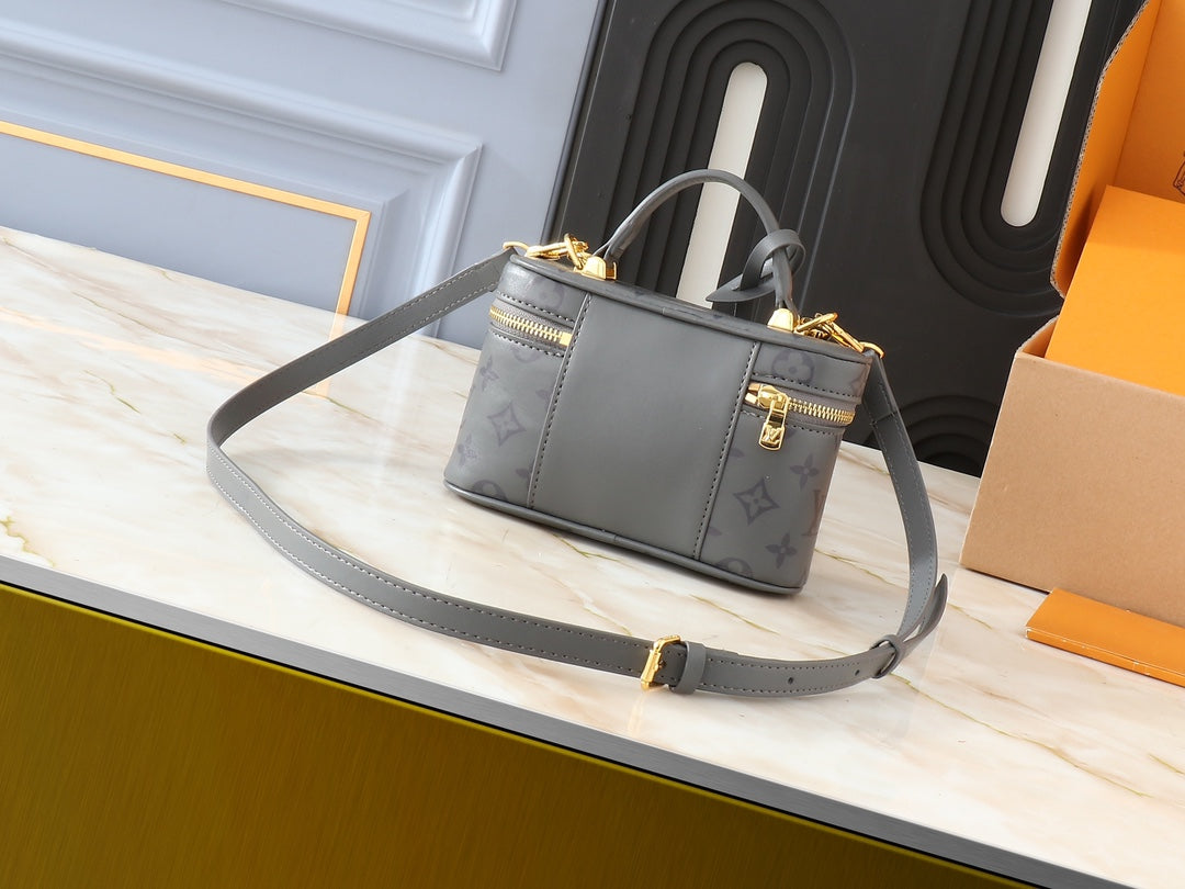 louis-vuitton-lv-vanity-chain-pouch-shoulder-bag-19-11-5-6-5cm Shoulder