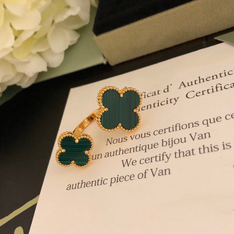 VCA CLOVER BETWEEN THE FINGER RING